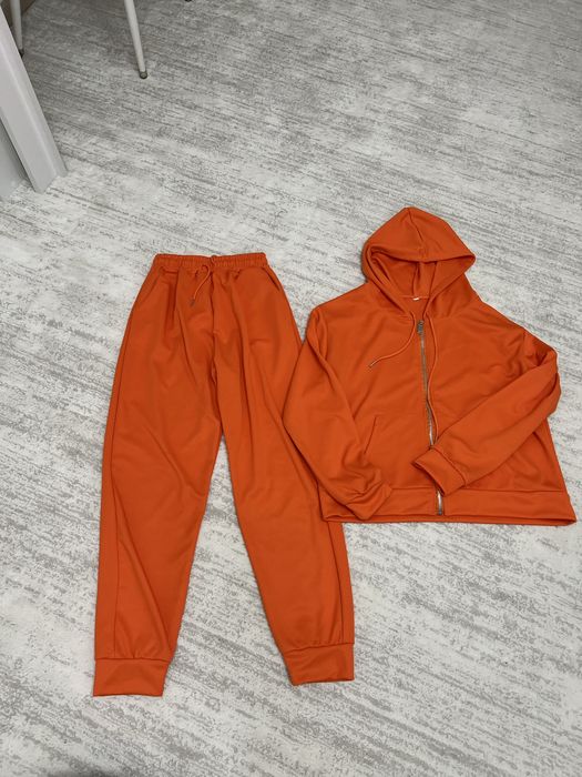 Продам спортивный  костюм