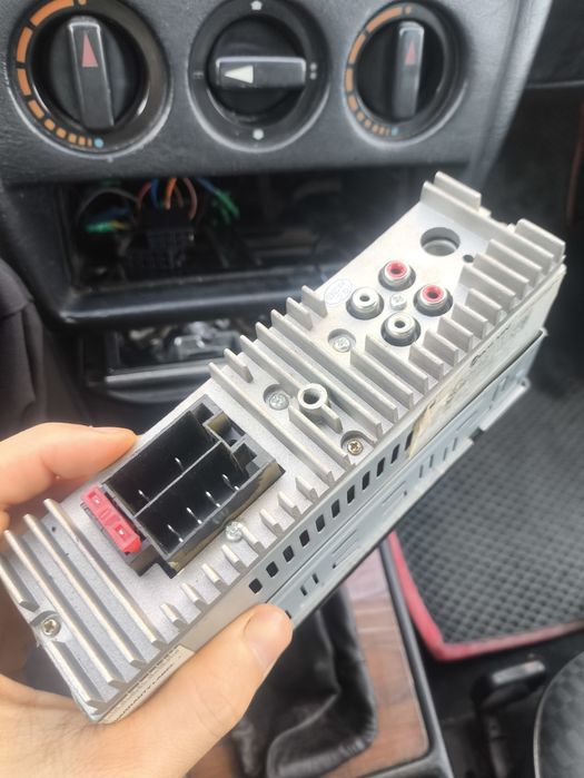 Boss mini магнитола