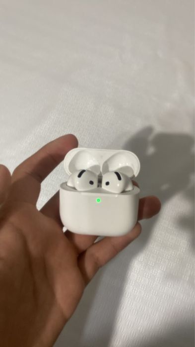Airpods 4  срочно продам