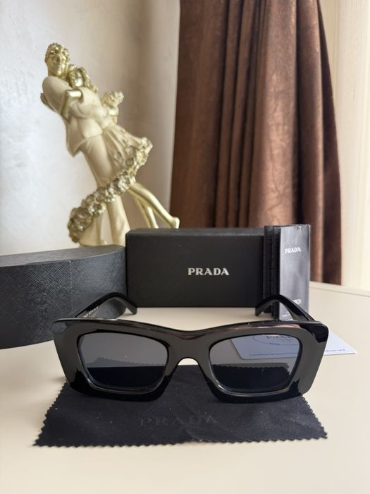 Слънчеви очила Prada