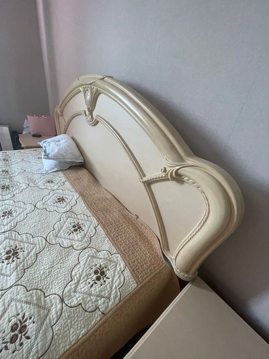 Продам спальный гарнитур