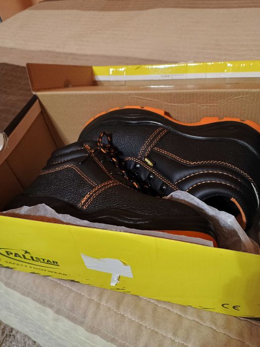 Работни защитни обувки със пластина Номер 36.