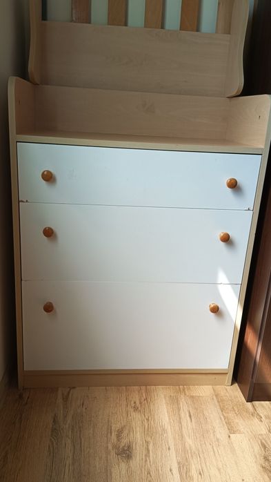 Единични мебели от дърво и дървесина