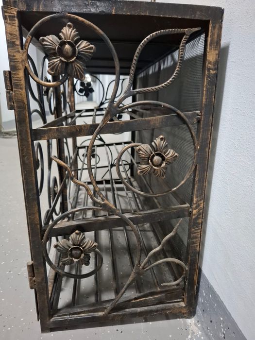 Кованная обувница