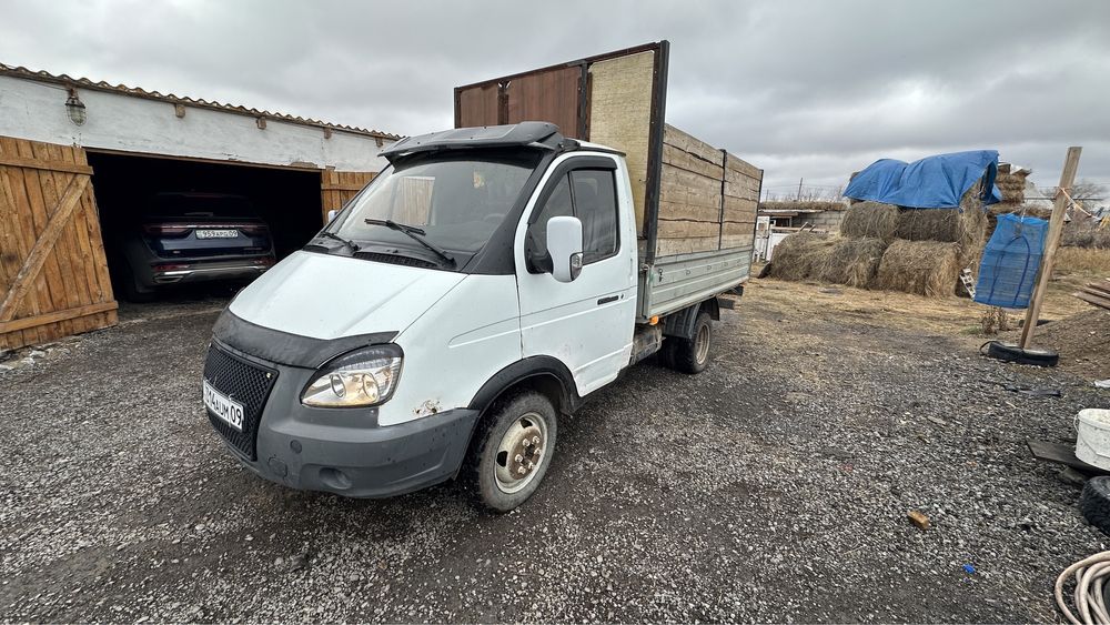 Продаю газель бортовой