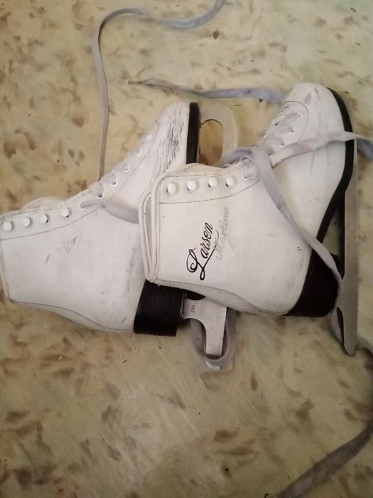 Коньки фигурки. 37 размер.