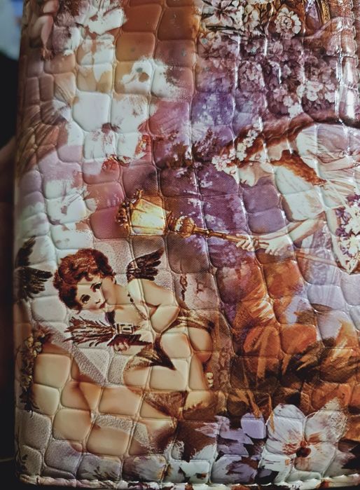 Луксозен и красив голям портфейл от качествен изкуствен лак. НОВ