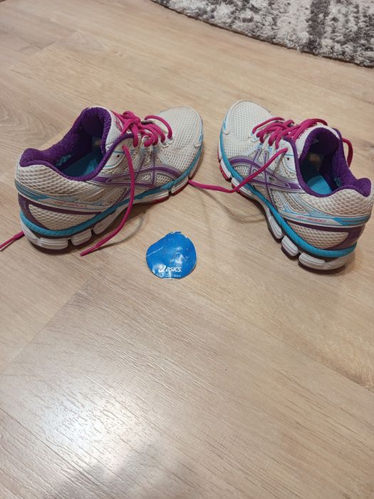 Дамски маратонки ASICS 40.5