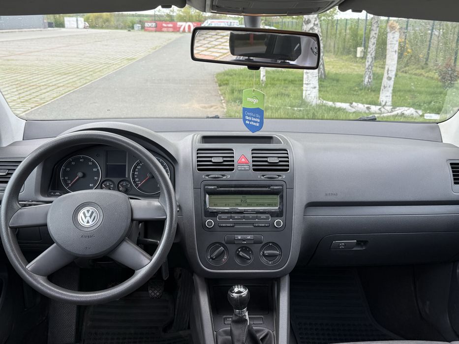 Volkswagen Golf 5•2005•1.6i•6+1 trepte•1999euro