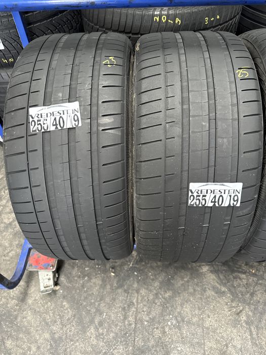 255/40/19 Vredestein
