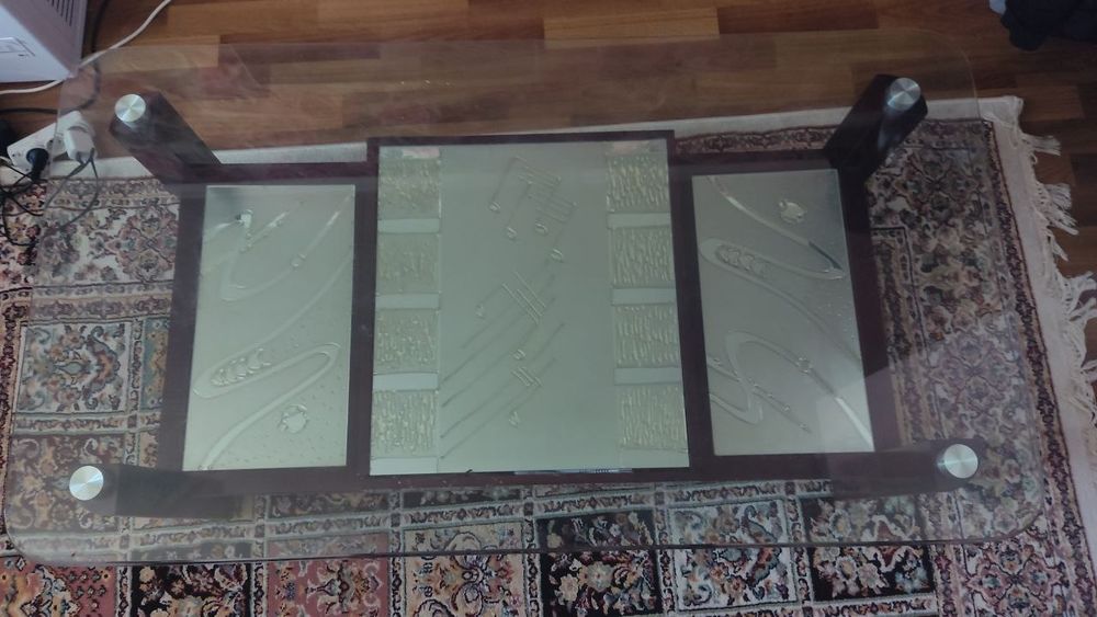 Стол для телевизора стеклянный