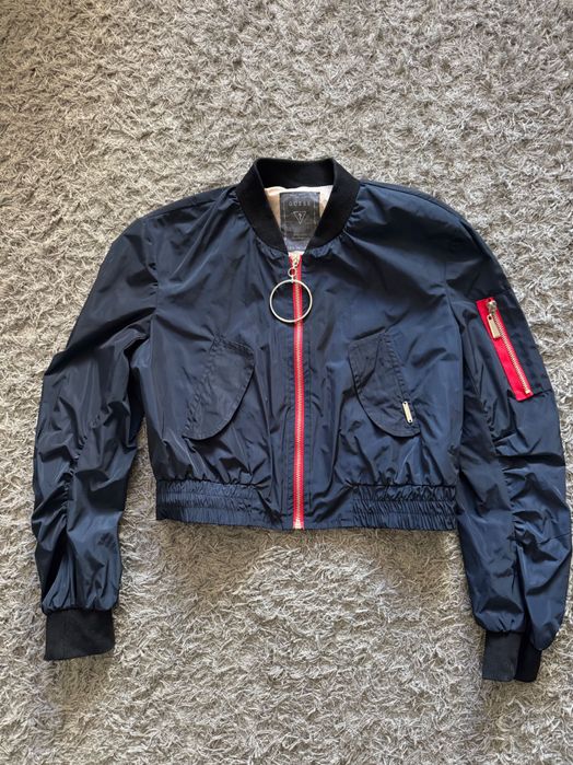 Спортно Яке Guess