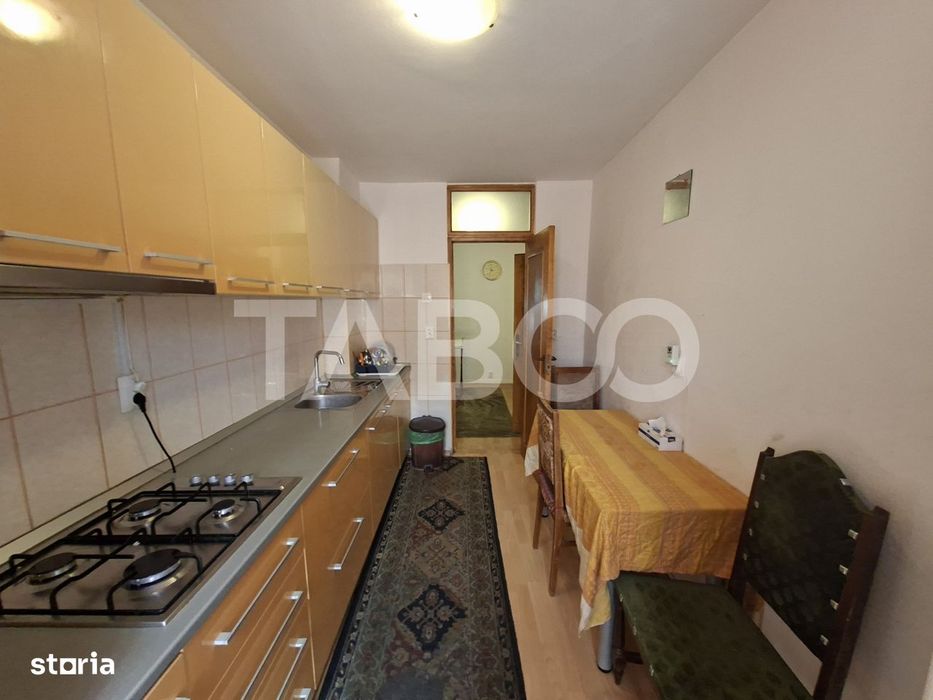 Apartament 3 camere etaj 1 de inchiriat zona Scoala de Inot Sibiu