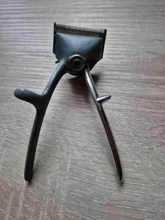 Vând aparat de tuns manual vechi functional,160 lei