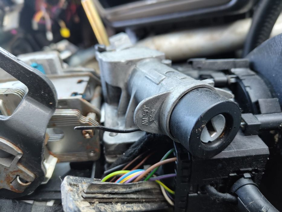 Lacatus Deblocari Usi metalice , Auto si seife ( case de bani )