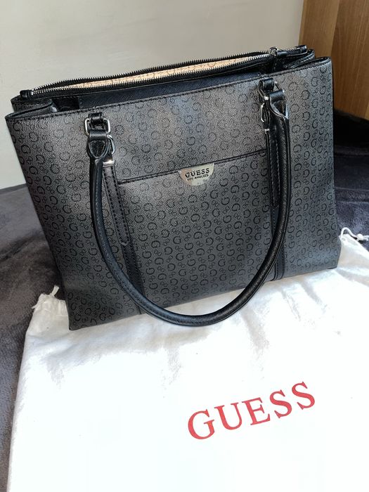 Geantă mare de umăr Guess