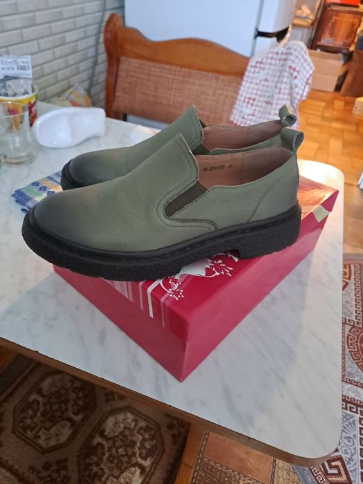 Срочно продам лоферы 40