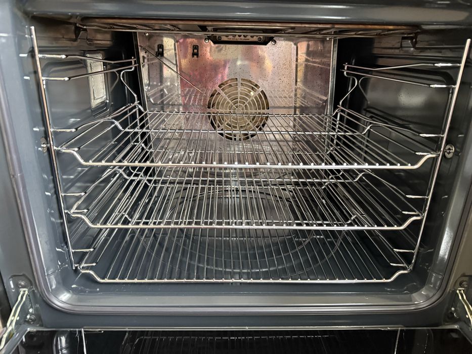 Smeg  печкасы сатылады.Көп пайдаланылған жоқ.