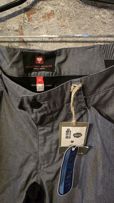 Strauss engelbert, Mascot