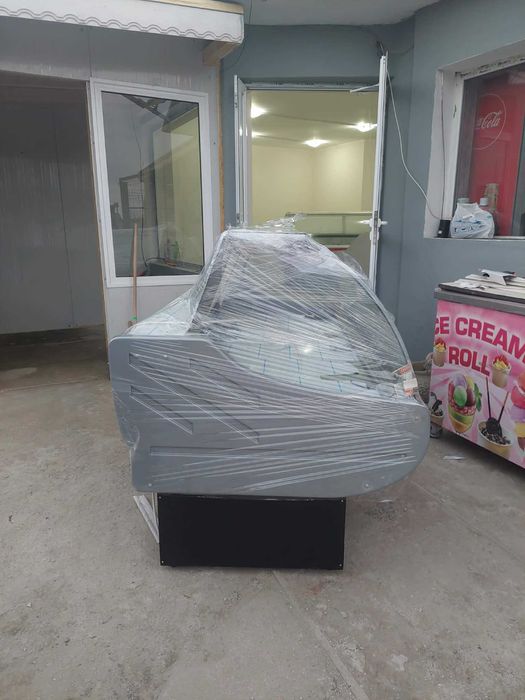 Продавам хладилна витрина