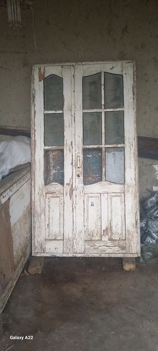 Eshiklar sotiladi  narxi kelishilgan holda