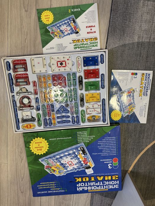 Продам электронный конструктор «Знаток»