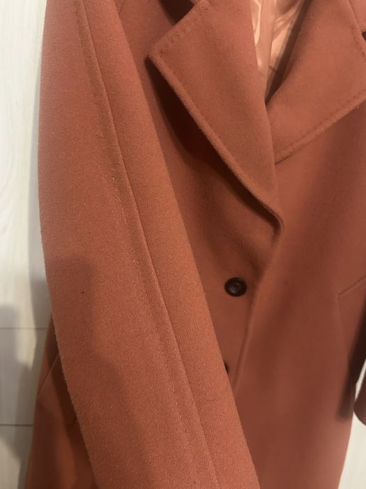 Продам теплое терракотовое пальто.