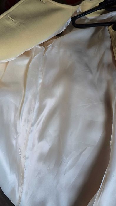 Пролетно манто ZARA в така модерния за 2026г пастелно жълто