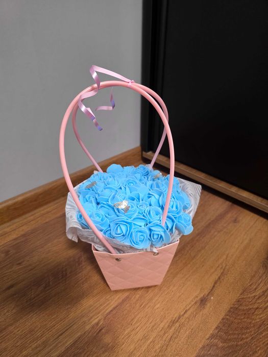 Вечни рози в кошнични и кутии