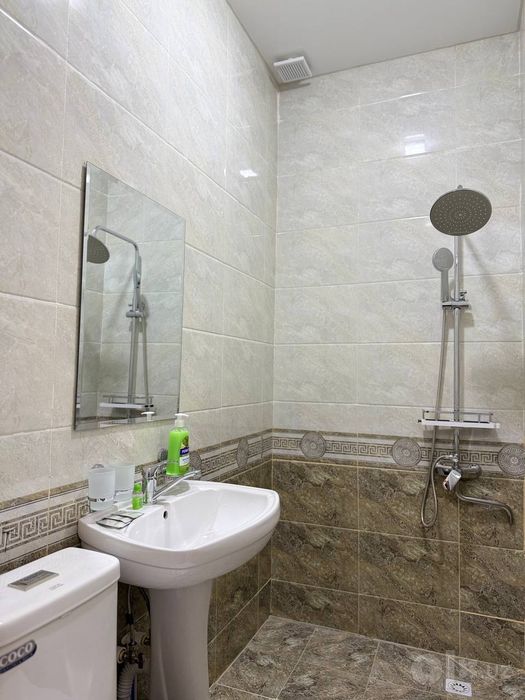 Hotelni ichidan xona arendaga beriladi.