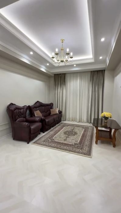 Ibn Sino Stroy mart yonida Dubleks 6 xona + 2 xoll 106 + 106 kv 1 etaj