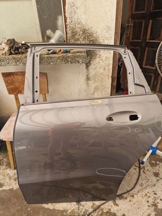 Mercedes Benz B W 247  2020 задна лява врата 2бр.
