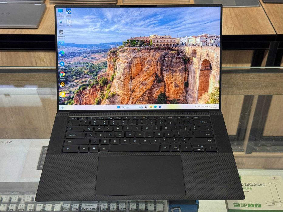 Ultrabook DELL Precision 5560 i7-11850H ram 16 ssd 256 RTX A2000 4gb