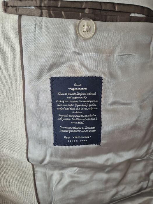 Светло сив костюм мъжки