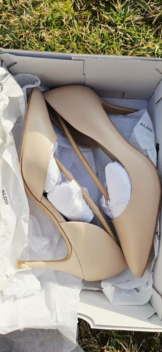 Елегантни обувки на ток