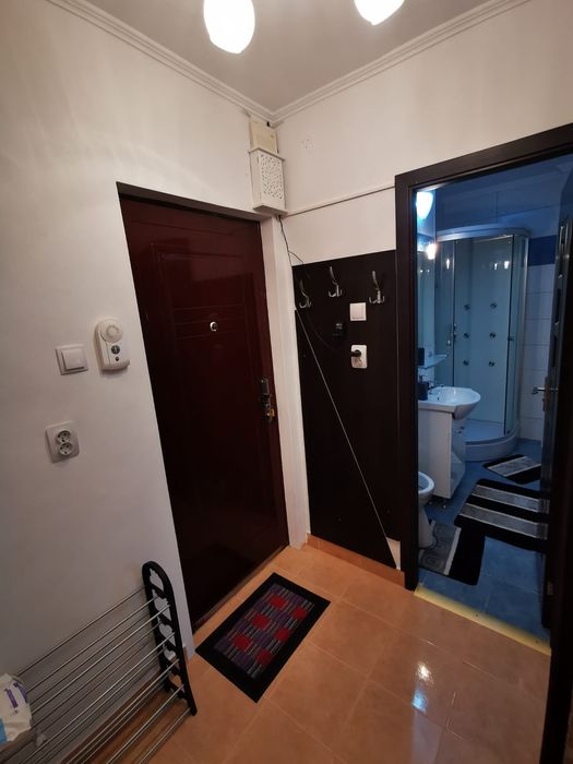 Inchiriez garsoniera Str.Nicolae Bălcesc,decomandată,utilată