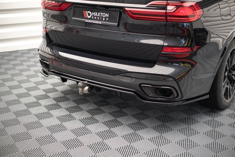 Добавка за задна броня Maxton design за BMW X7 G07 (2019-2022)