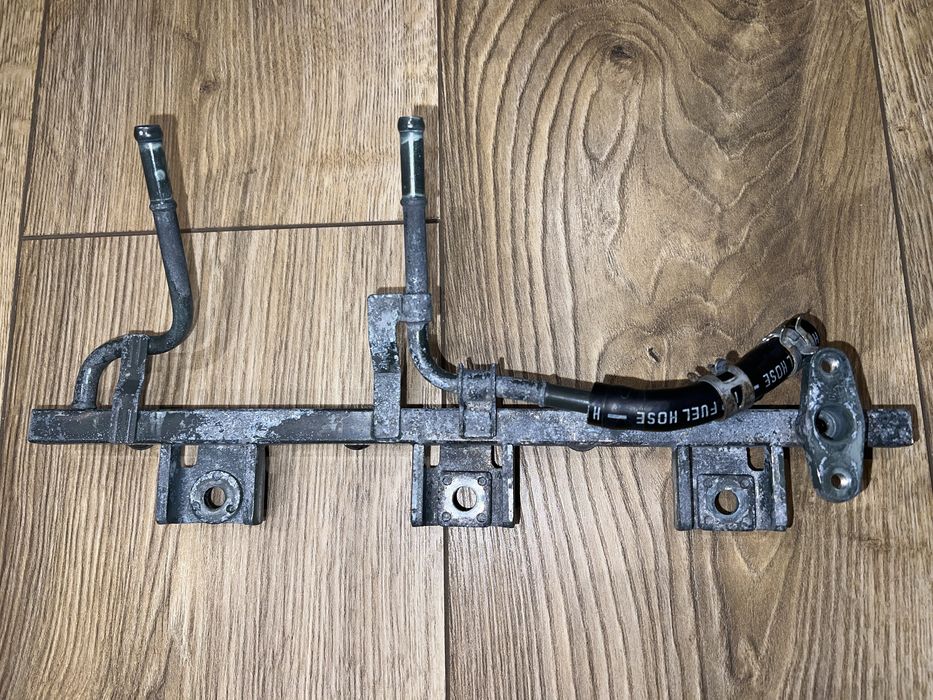 Горивна рейка Mazda MX-5 1.8 mk1 BPE813150