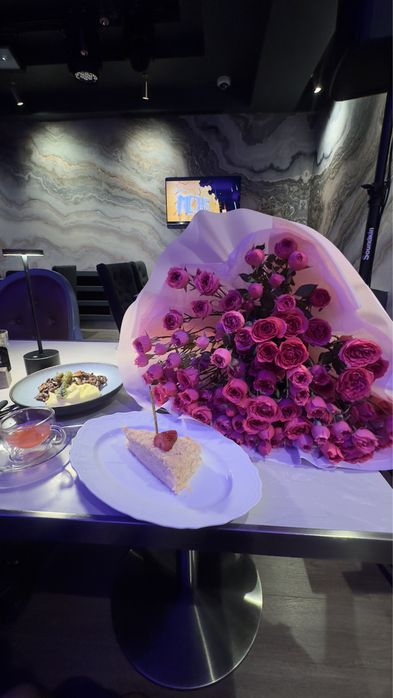 Кустовые розы 15.000 тг