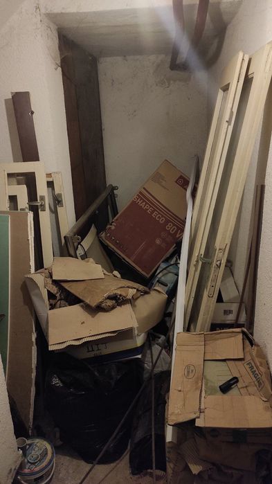 Чистим на най-ниски цени мазета тавани дворове апартаменти офис.хамали