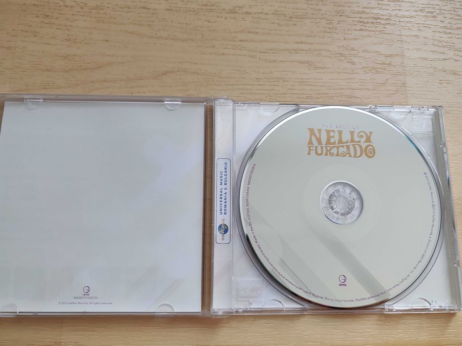 Музикални дискове Eminem,  Sugababes, Rihanna,  Nelly Furtado и  Justin Beaber