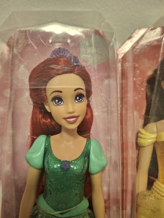 Vand lot jucarii cu 2 papusi Disney ( Ariel si Belle)