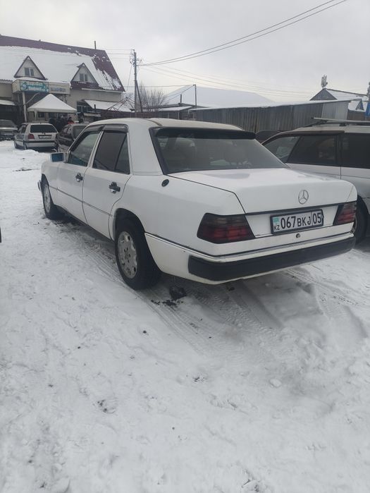 Мерседес 124 е230