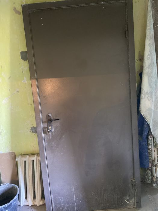 Продам дверь б/у