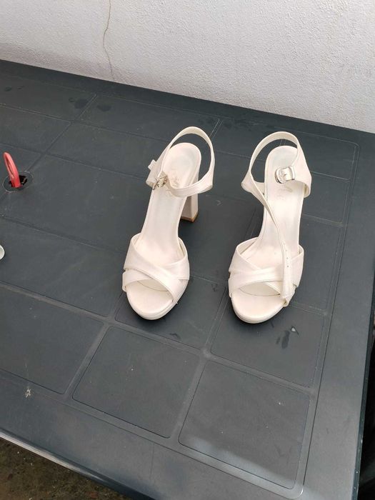 Sandale piele, mărimea 39 purtate o singură dată, fără defecte