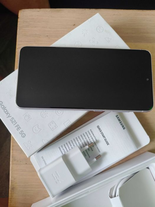 Samsung S21FE.