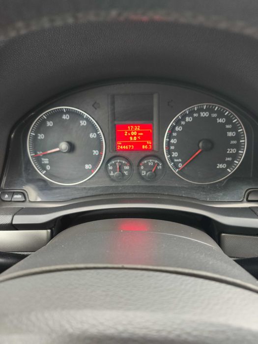 Продавам Голф 5 FSI 1.6