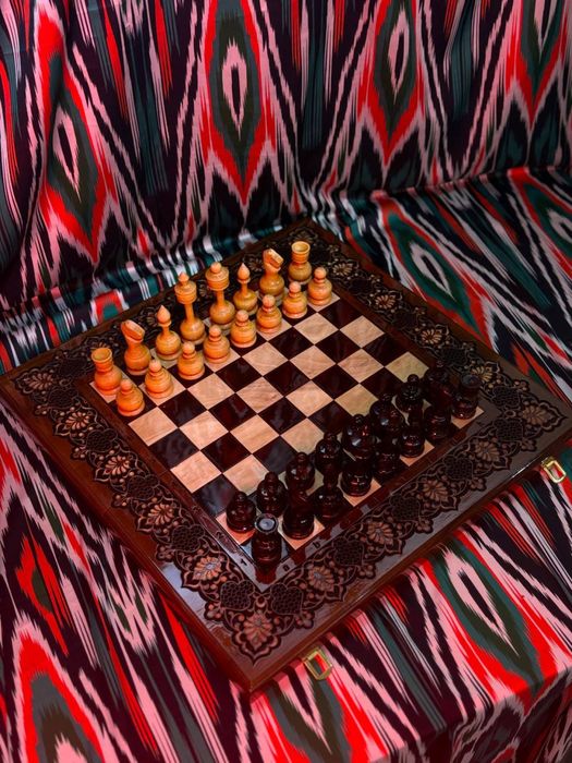 Шахматы резные ручная работа национальный сувенир