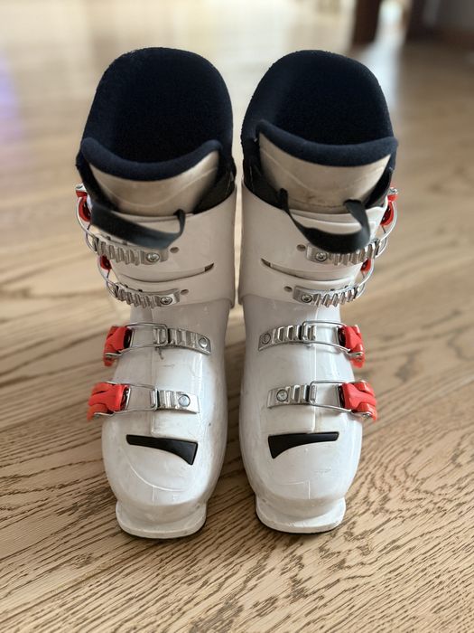 Продаю детские лыжные ботинки