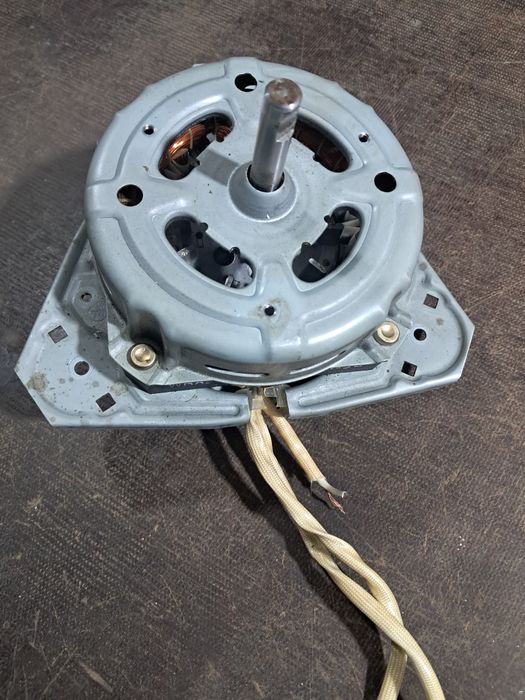 Центрифуга  двигатель .